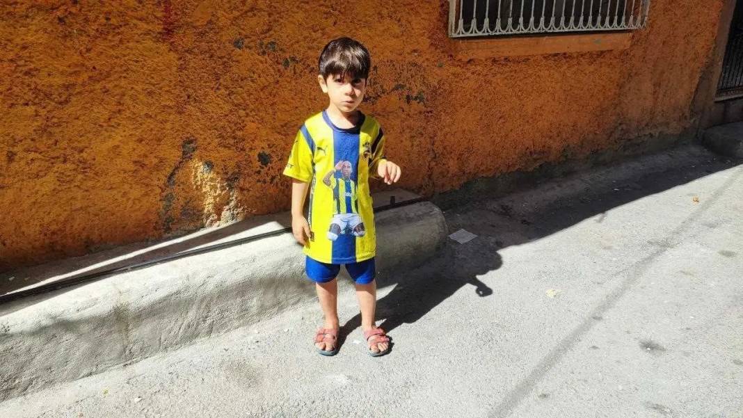 Adana’da Kartonun Altına Giren Çocuk Ölümden Döndü! O Anlar Kamerada 3